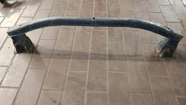 Foto: VERSTÄRKUNG VORN UNTEN eines Mazda 6 Sport Kombi 2.2 CD DPF