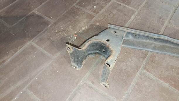 Foto: VERSTÄRKUNG VORN UNTEN eines Mazda 6 Sport Kombi 2.2 CD DPF