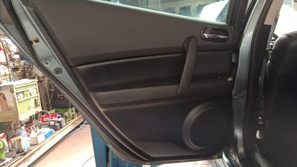 Foto: TÜR HINTEN LINKS ( KOMBI ) eines Mazda 6 Sport Kombi 2.2 CD DPF