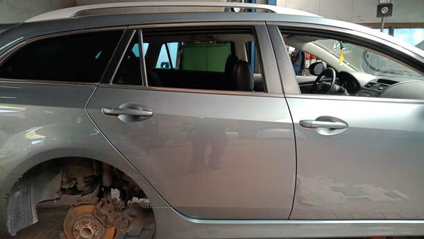 Foto: TÜR HINTEN RECHTS ( KOMBI ) eines Mazda 6 Sport Kombi 2.2 CD DPF