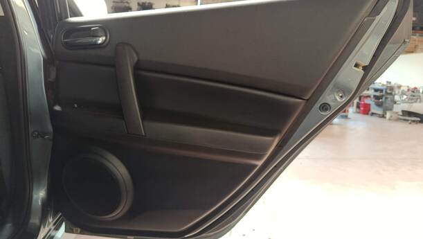 Foto: TÜR HINTEN RECHTS ( KOMBI ) eines Mazda 6 Sport Kombi 2.2 CD DPF