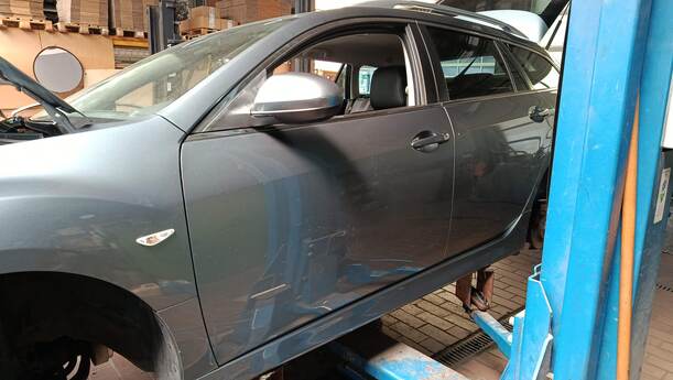 Foto: TÜR VORN LINKS eines Mazda 6 Sport Kombi 2.2 CD DPF