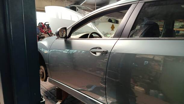 Foto: TÜR VORN LINKS eines Mazda 6 Sport Kombi 2.2 CD DPF