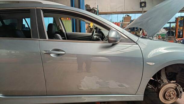 Foto: TÜR VORN RECHTS eines Mazda 6 Sport Kombi 2.2 CD DPF