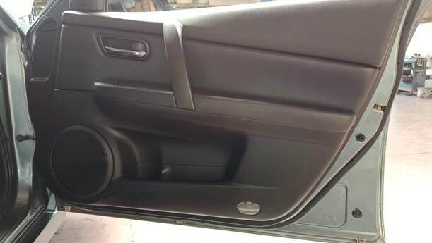 Foto: TÜR VORN RECHTS eines Mazda 6 Sport Kombi 2.2 CD DPF