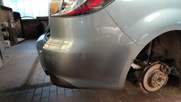 Foto: STOSSFÄNGER/ STOßSTANGE HINTEN ( KOMBI ) eines Mazda 6 Sport Kombi 2.2 CD DPF