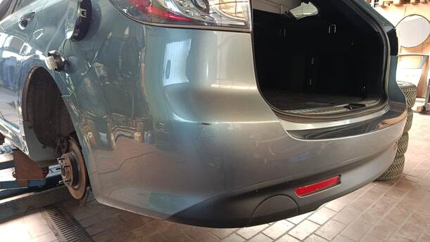 Foto: STOSSFÄNGER/ STOßSTANGE HINTEN ( KOMBI ) eines Mazda 6 Sport Kombi 2.2 CD DPF