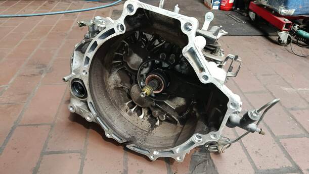 Foto: SCHALTGETRIEBE 6 GANG ( UNGEPRÜFT/ MOTORSCHADEN ) eines Mazda 6 Sport Kombi 2.2 CD DPF