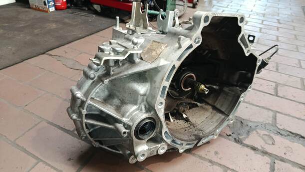 Foto: SCHALTGETRIEBE 6 GANG ( UNGEPRÜFT/ MOTORSCHADEN ) eines Mazda 6 Sport Kombi 2.2 CD DPF