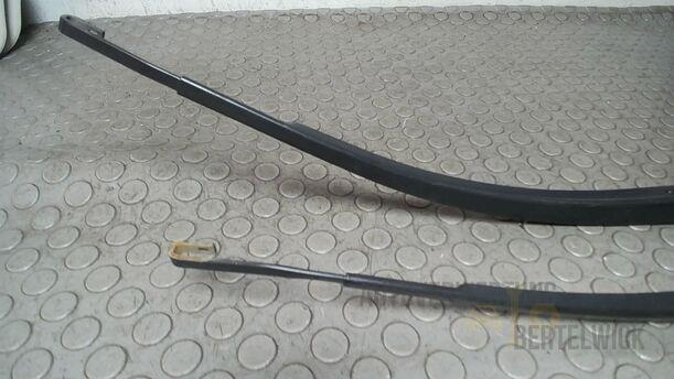 Foto: SCHEIBENWISCHERARME VORN eines Mazda 6 Sport Kombi 2.2 CD DPF