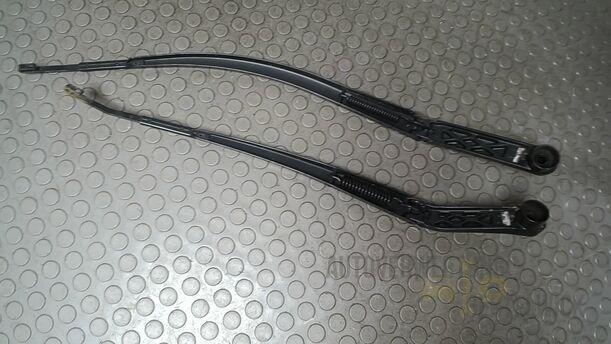 Foto: SCHEIBENWISCHERARME VORN eines Mazda 6 Sport Kombi 2.2 CD DPF