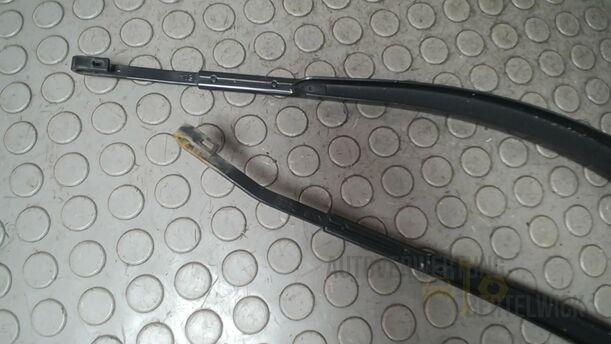 Foto: SCHEIBENWISCHERARME VORN eines Mazda 6 Sport Kombi 2.2 CD DPF