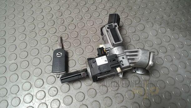 Foto: ZÜNDSCHLOSS/ SCHLIESSZYLINDER eines Mazda 6 Sport Kombi 2.2 CD DPF