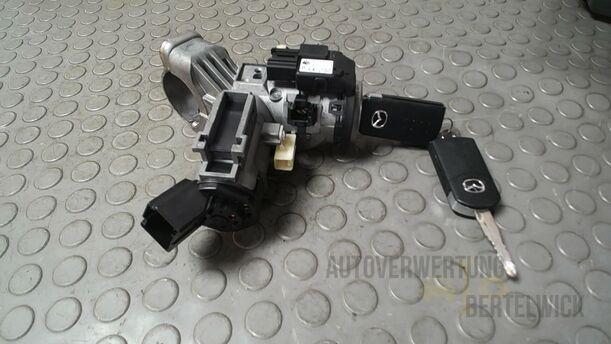 Foto: ZÜNDSCHLOSS/ SCHLIESSZYLINDER eines Mazda 6 Sport Kombi 2.2 CD DPF