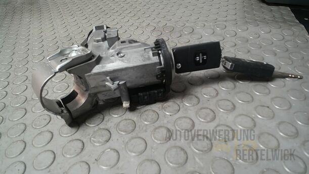 Foto: ZÜNDSCHLOSS/ SCHLIESSZYLINDER eines Mazda 6 Sport Kombi 2.2 CD DPF