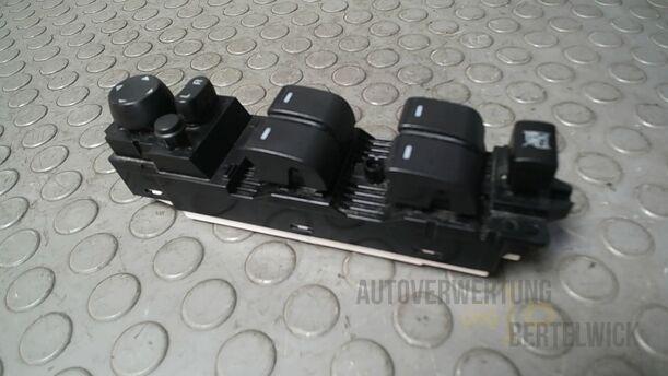 Foto: FENSTERHEBERSCHALTER eines Mazda 6 Sport Kombi 2.2 CD DPF