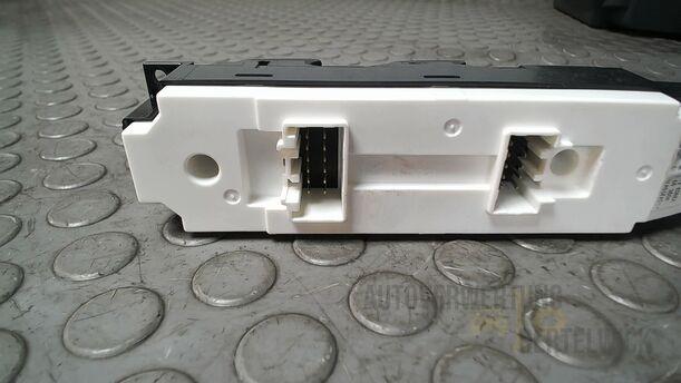 Foto: FENSTERHEBERSCHALTER eines Mazda 6 Sport Kombi 2.2 CD DPF