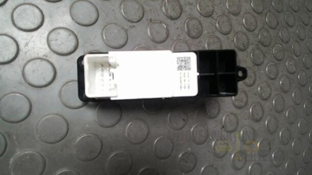 Foto: FENSTERHEBERSCHALTER eines Mazda 6 Sport Kombi 2.2 CD DPF