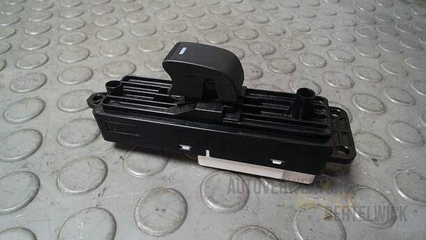 Foto: FENSTERHEBERSCHALTER eines Mazda 6 Sport Kombi 2.2 CD DPF