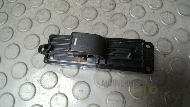 Foto: FENSTERHEBERSCHALTER eines Mazda 6 Sport Kombi 2.2 CD DPF