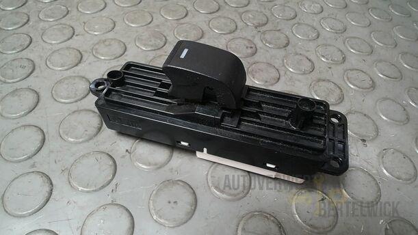 Foto: FENSTERHEBERSCHALTER eines Mazda 6 Sport Kombi 2.2 CD DPF