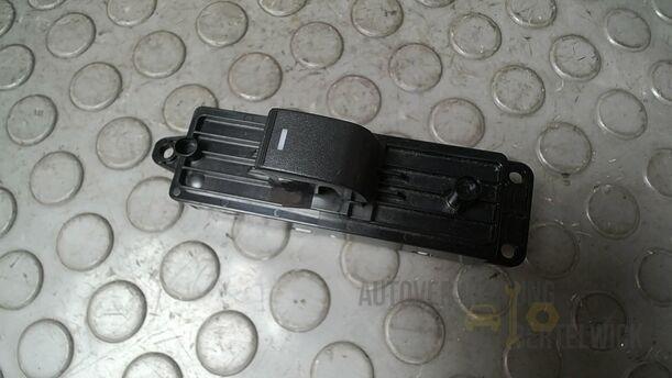 Foto: FENSTERHEBERSCHALTER eines Mazda 6 Sport Kombi 2.2 CD DPF