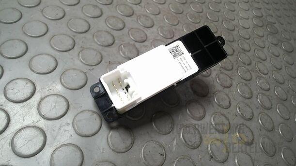 Foto: FENSTERHEBERSCHALTER eines Mazda 6 Sport Kombi 2.2 CD DPF