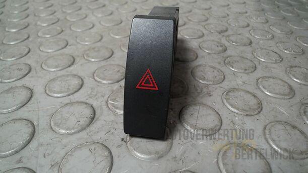 Foto: SCHALTER WARNBLINKANLAGE/ WARNBLINKSCHALTER eines Mazda 6 Sport Kombi 2.2 CD DPF