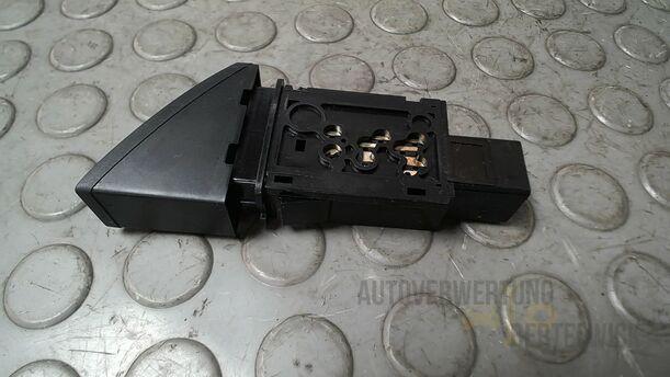 Foto: SCHALTER WARNBLINKANLAGE/ WARNBLINKSCHALTER eines Mazda 6 Sport Kombi 2.2 CD DPF