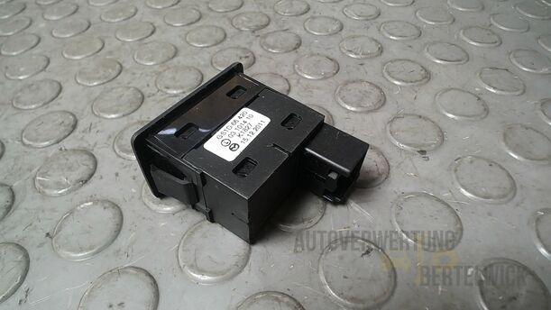 Foto: SCHALTER SITZHEIZUNG eines Mazda 6 Sport Kombi 2.2 CD DPF