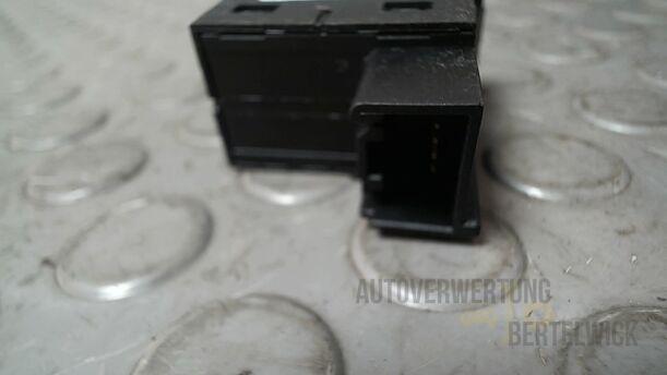 Foto: SCHALTER SITZHEIZUNG eines Mazda 6 Sport Kombi 2.2 CD DPF
