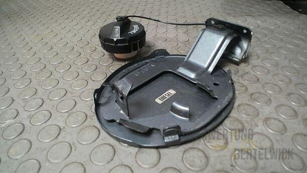 Foto: TANKKLAPPE/ TANKDECKEL eines Mazda 6 Sport Kombi 2.2 CD DPF