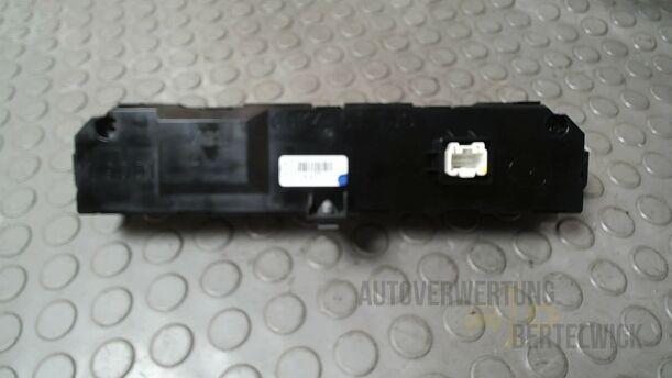 Foto: INFORMATIONSDISPLAY eines Mazda 6 Sport Kombi 2.2 CD DPF