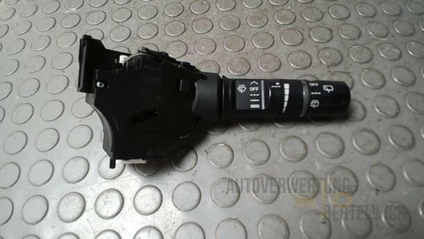 Foto: SCHEIBENWISCHERSCHALTER eines Mazda 6 Sport Kombi 2.2 CD DPF