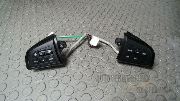 Foto: SCHALTER RADIOBEDIENUNG eines Mazda 6 Sport Kombi 2.2 CD DPF GTI