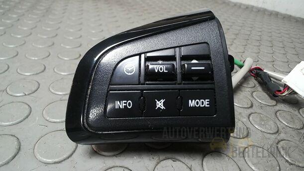 Foto: SCHALTER RADIOBEDIENUNG eines Mazda 6 Sport Kombi 2.2 CD DPF GTI