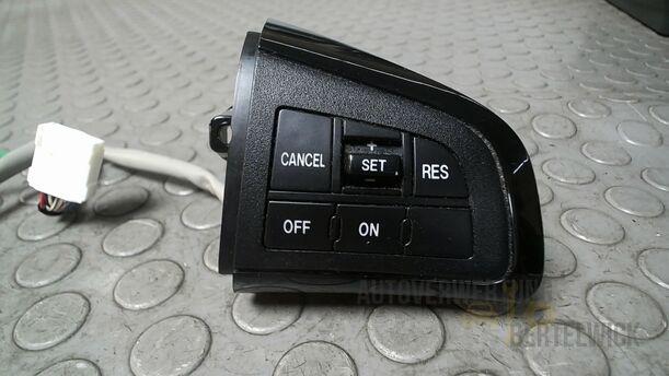 Foto: SCHALTER RADIOBEDIENUNG eines Mazda 6 Sport Kombi 2.2 CD DPF GTI