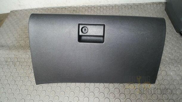 Foto: HANDSCHUHFACH eines Mazda 6 Sport Kombi 2.2 CD DPF