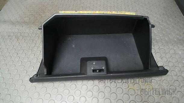 Foto: HANDSCHUHFACH eines Mazda 6 Sport Kombi 2.2 CD DPF