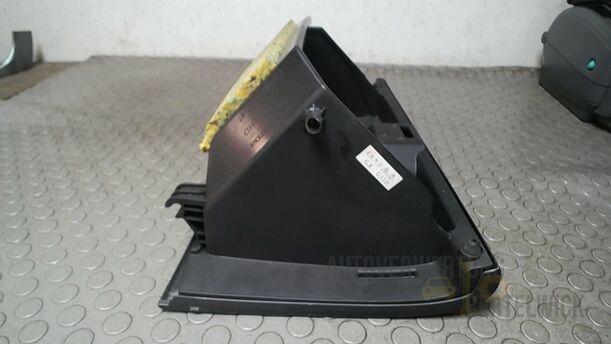 Foto: HANDSCHUHFACH eines Mazda 6 Sport Kombi 2.2 CD DPF