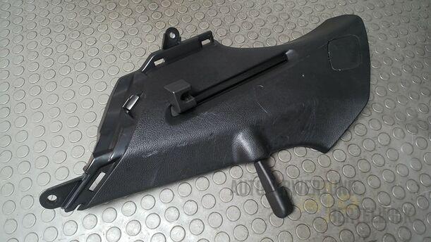 Foto: KOFFERRAUMVERKLEIDUNG OBEN RECHTS eines Mazda 6 Sport Kombi 2.2 CD DPF