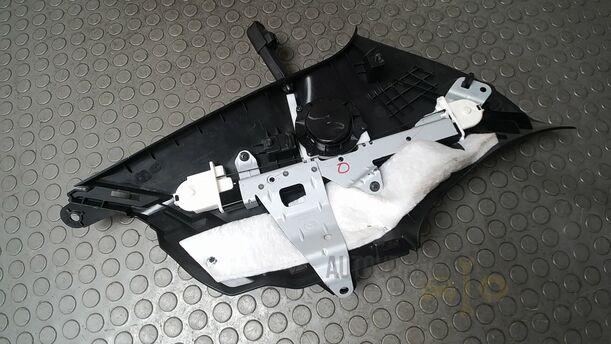 Foto: KOFFERRAUMVERKLEIDUNG OBEN RECHTS eines Mazda 6 Sport Kombi 2.2 CD DPF