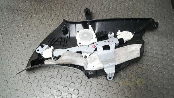 Foto: KOFFERRAUMVERKLEIDUNG OBEN LINKS eines Mazda 6 Sport Kombi 2.2 CD DPF