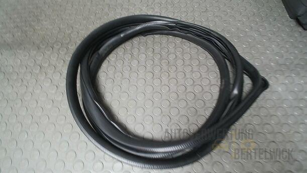 Foto: TÜRDICHTUNG VORN LINKS eines Mazda 6 Sport Kombi 2.2 CD DPF