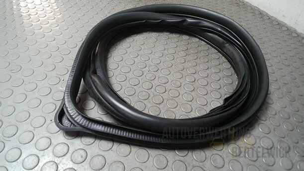 Foto: TÜRDICHTUNG VORN LINKS eines Mazda 6 Sport Kombi 2.2 CD DPF
