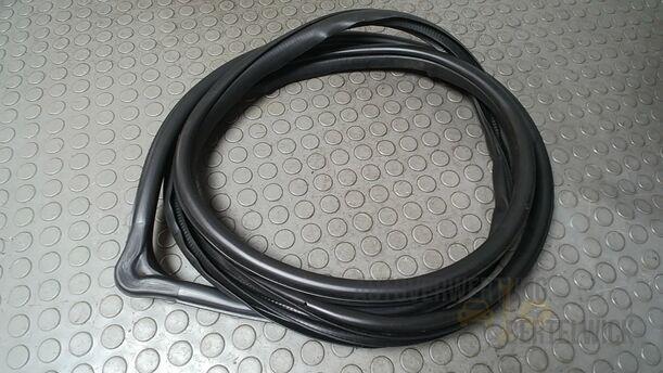 Foto: TÜRDICHTUNG VORN LINKS eines Mazda 6 Sport Kombi 2.2 CD DPF