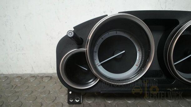 Foto: TACHOEINHEIT/ KOMBIINSTRUMENT eines Mazda 6 Sport Kombi 2.2 CD DPF