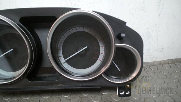 Foto: TACHOEINHEIT/ KOMBIINSTRUMENT eines Mazda 6 Sport Kombi 2.2 CD DPF