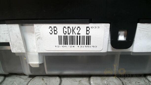 Foto: TACHOEINHEIT/ KOMBIINSTRUMENT eines Mazda 6 Sport Kombi 2.2 CD DPF