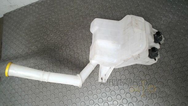 Foto: SCHEIBENWASCHBEHÄLTER eines Mazda 6 Sport Kombi 2.2 CD DPF